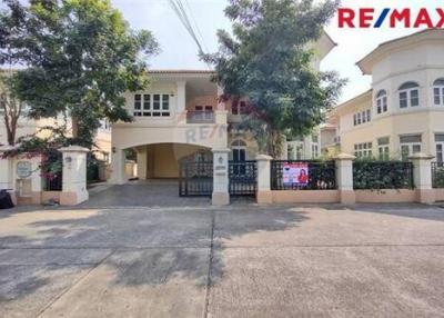 220 Sqm., 3 Beds Townhouse listed for ฿ 4,590,000.