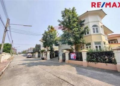 220 Sqm., 3 Beds Townhouse listed for ฿ 4,590,000.