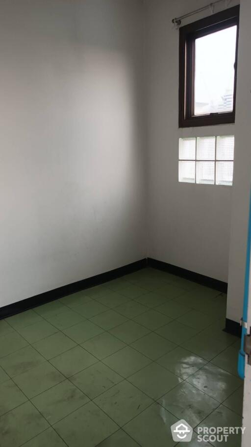 3-BR Apt. near BTS Ari