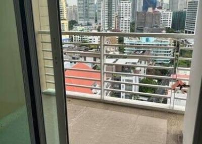 3-BR Condo at Siri Residence Sukhumvit near BTS Phrom Phong