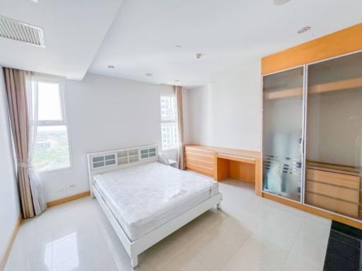 Bright and spacious bedroom with large window and built-in wardrobe