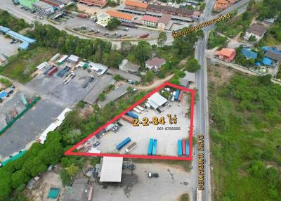 Aerial view of a vacant land plot with marked boundaries in an urban area