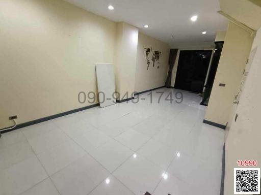 Spacious and brightly lit empty room with glossy floor tiles