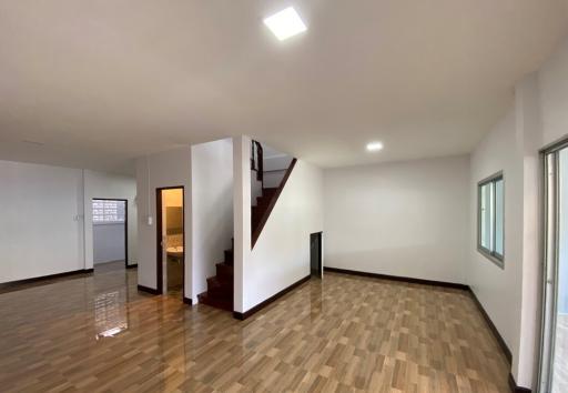 💝 Renovated 2-story townhouse, Sukhumvit Road (Highway 3), Ploenjai Village 🏠