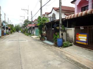 ทาวน์เฮ้าส์ 2 ชั้น รีโนเวท ถนนหทัยราษฎร์ หมู่บ้านธนารมณ์