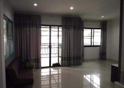 2 Bedrooms 2 Storyhouse for Sale in San phak wan, Hang Dong