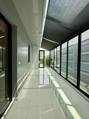 Bright and modern hallway with large windows and a view to the exterior