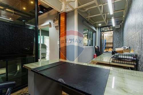 210 Sqm., 3 Beds Townhouse listed for ฿ 5,500,000.