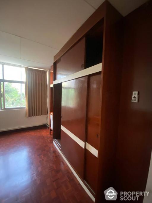 2-BR Apt. near MRT Phetchaburi