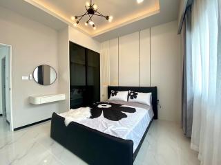 4 Bedrooms Villa / Single House in The Lake Huay Yai H011676