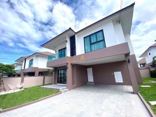 4 Bedrooms Villa / Single House in The Lake Huay Yai H011676