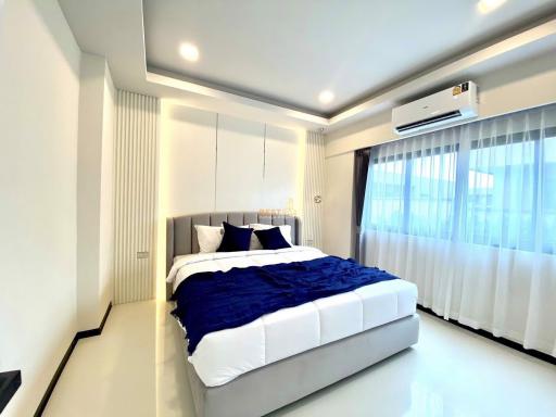 4 Bedrooms Villa / Single House in The Lake Huay Yai H011676