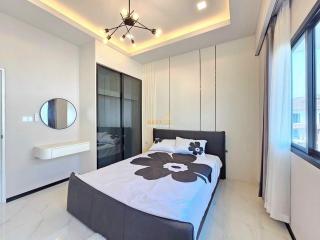 4 Bedrooms Villa / Single House in The Lake Huay Yai H011676