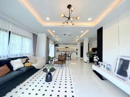 4 Bedrooms Villa / Single House in The Lake Huay Yai H011676