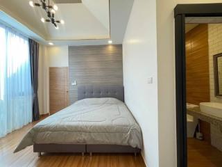 Modern bedroom with en-suite bathroom