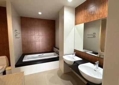 Modern bathroom with bathtub and dual sinks