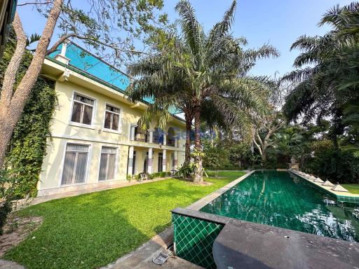 4 Bedrooms House East Pattaya H011427