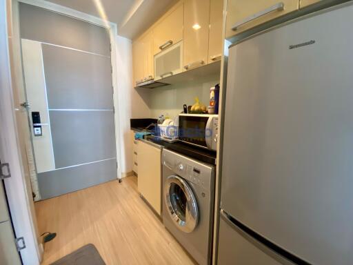 Studio Condo in Apus Condominium Central Pattaya C011425