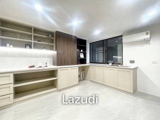 2 Bedrooms 2 Bathrooms 295 SQ.M Asoke Tower