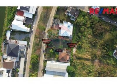 696 Sqm. Land listed for ฿ 17,052,000.