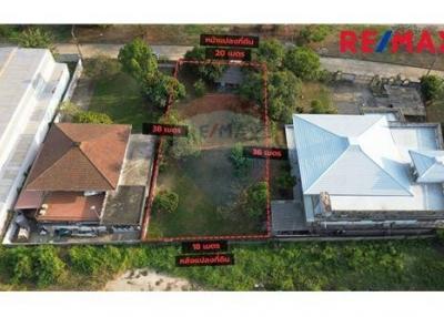 696 Sqm. Land listed for ฿ 17,052,000.