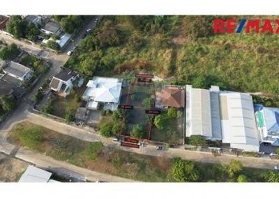 696 Sqm. Land listed for ฿ 17,052,000.