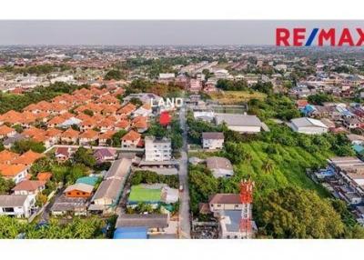 600 Sqm. Land listed for ฿ 4,800,000.