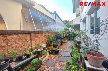 285 Sqm., 5 Beds Townhouse listed for ฿ 7,500,000.