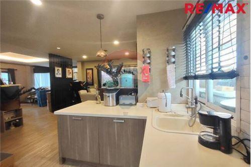 285 Sqm., 5 Beds Townhouse listed for ฿ 7,500,000.