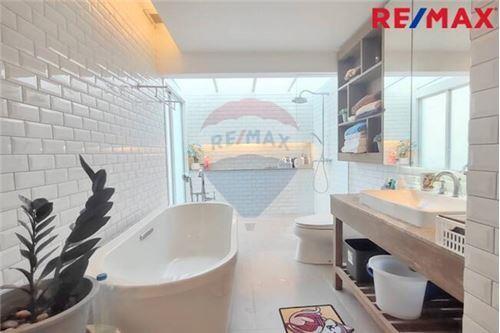 285 Sqm., 5 Beds Townhouse listed for ฿ 7,500,000.