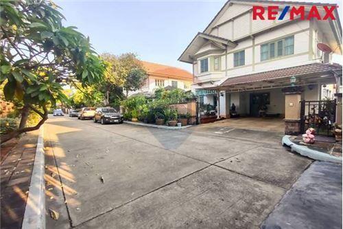 285 Sqm., 5 Beds Townhouse listed for ฿ 7,500,000.