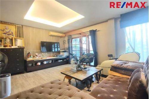 285 Sqm., 5 Beds Townhouse listed for ฿ 7,500,000.