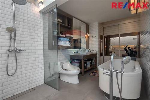 285 Sqm., 5 Beds Townhouse listed for ฿ 7,500,000.