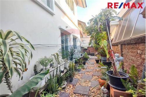 285 Sqm., 5 Beds Townhouse listed for ฿ 7,500,000.