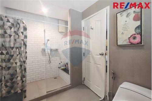 285 Sqm., 5 Beds Townhouse listed for ฿ 7,500,000.