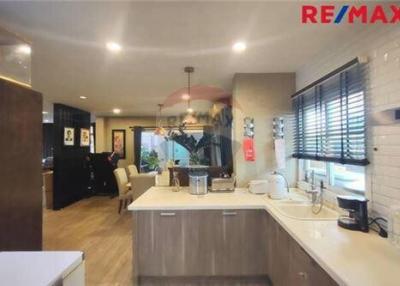 285 Sqm., 5 Beds House listed for ฿ 8,300,000.
