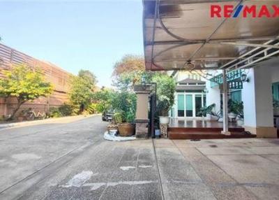 285 Sqm., 5 Beds Townhouse listed for ฿ 7,500,000.