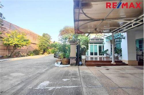 285 Sqm., 5 Beds Townhouse listed for ฿ 7,500,000.