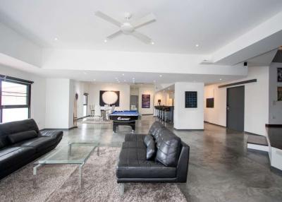 Stunning 3-Bed Condo for Rent at J C Hill Place: Fully Refurbished