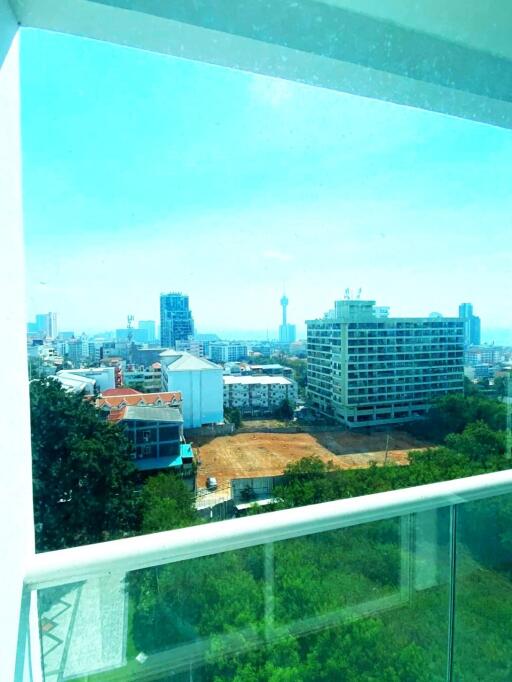 Large 1 bedroom condo in Pratamnak Hill for sale