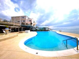 Two bedrooms condo with stunning sea views