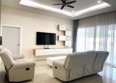 Modern 3 Bedrooms Poolvilla in Huay Yai