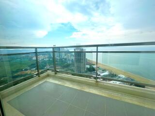 Spacious 2-bedroom condo with seaview