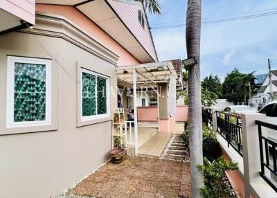 House For sale 3 bedroom 130 m² with land 210 m² in Ruen Pisa Village, Pattaya