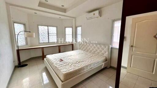 House For sale 3 bedroom 130 m² with land 210 m² in Ruen Pisa Village, Pattaya