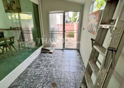 House For sale 3 bedroom 130 m² with land 210 m² in Ruen Pisa Village, Pattaya