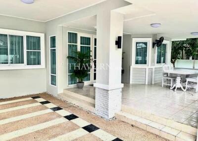 House For sale 3 bedroom 250 m² with land 318 m² in Ruen Pisa Village, Pattaya