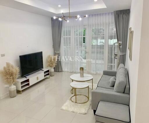 House For sale 3 bedroom 250 m² with land 318 m² in Ruen Pisa Village, Pattaya