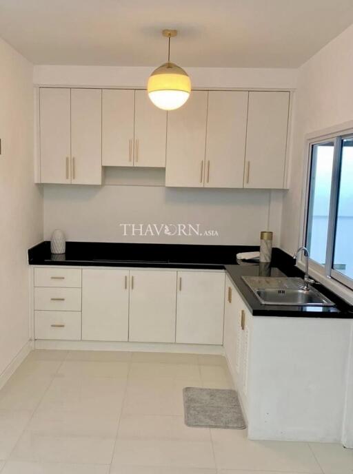 บ้าน ขาย 3 ห้องนอน 250 ตร.ม. ที่ดิน 318 m² ใน  Ruen Pisa Village, Pattaya