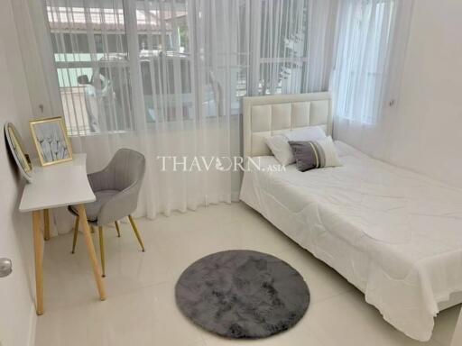 บ้าน ขาย 3 ห้องนอน 250 ตร.ม. ที่ดิน 318 m² ใน  Ruen Pisa Village, Pattaya